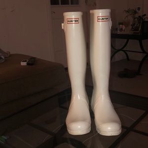 Size 8 White Hunter Boots
